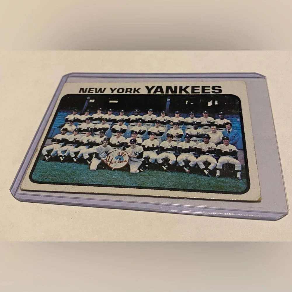 New York Yankees Team Card 1973 Topps Baseball Card # 556 Vintage Collectible